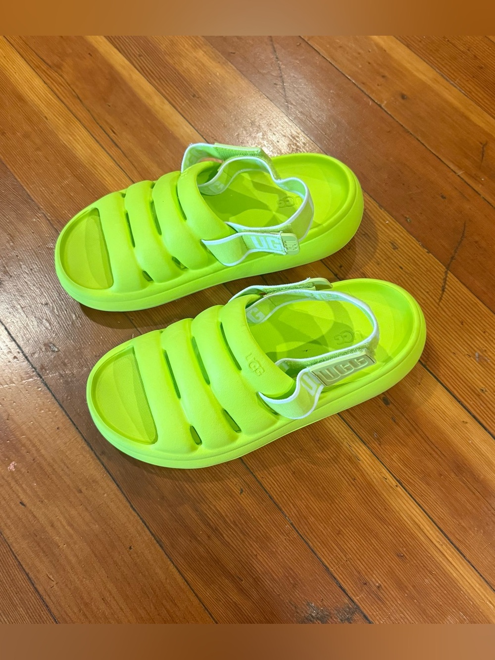 UGG Women's Sport Yeah sandals size 6